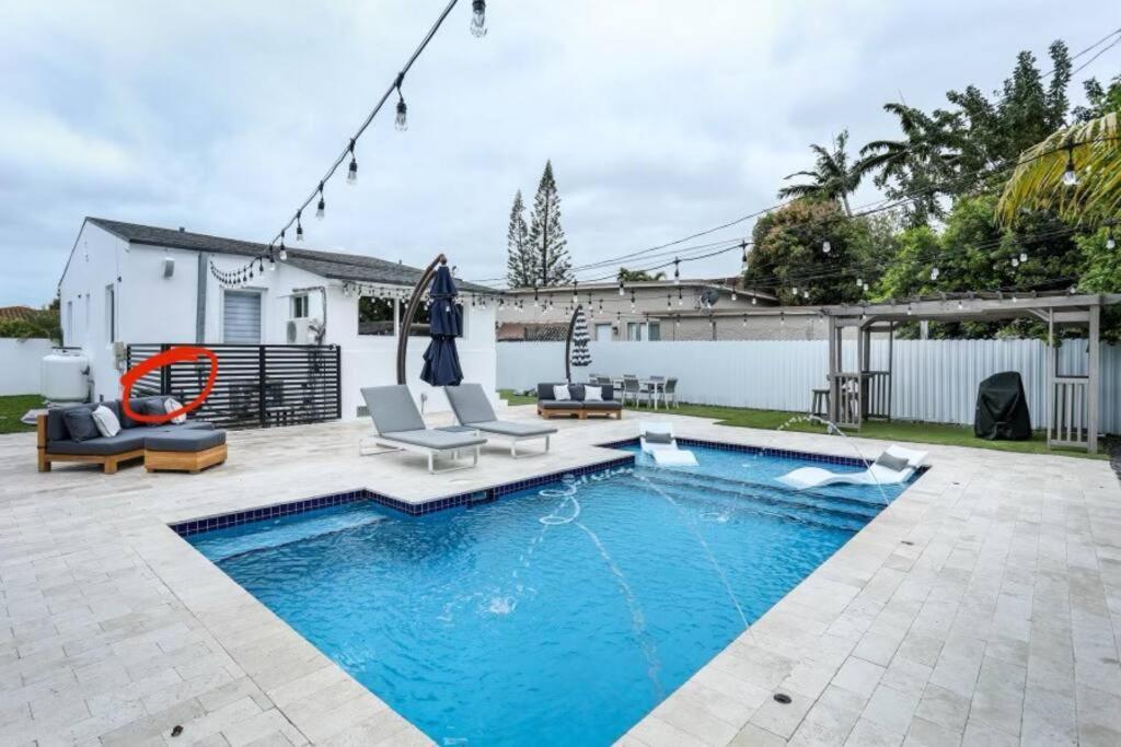 Casa Bella Gated With Pool & Bbq 1641
