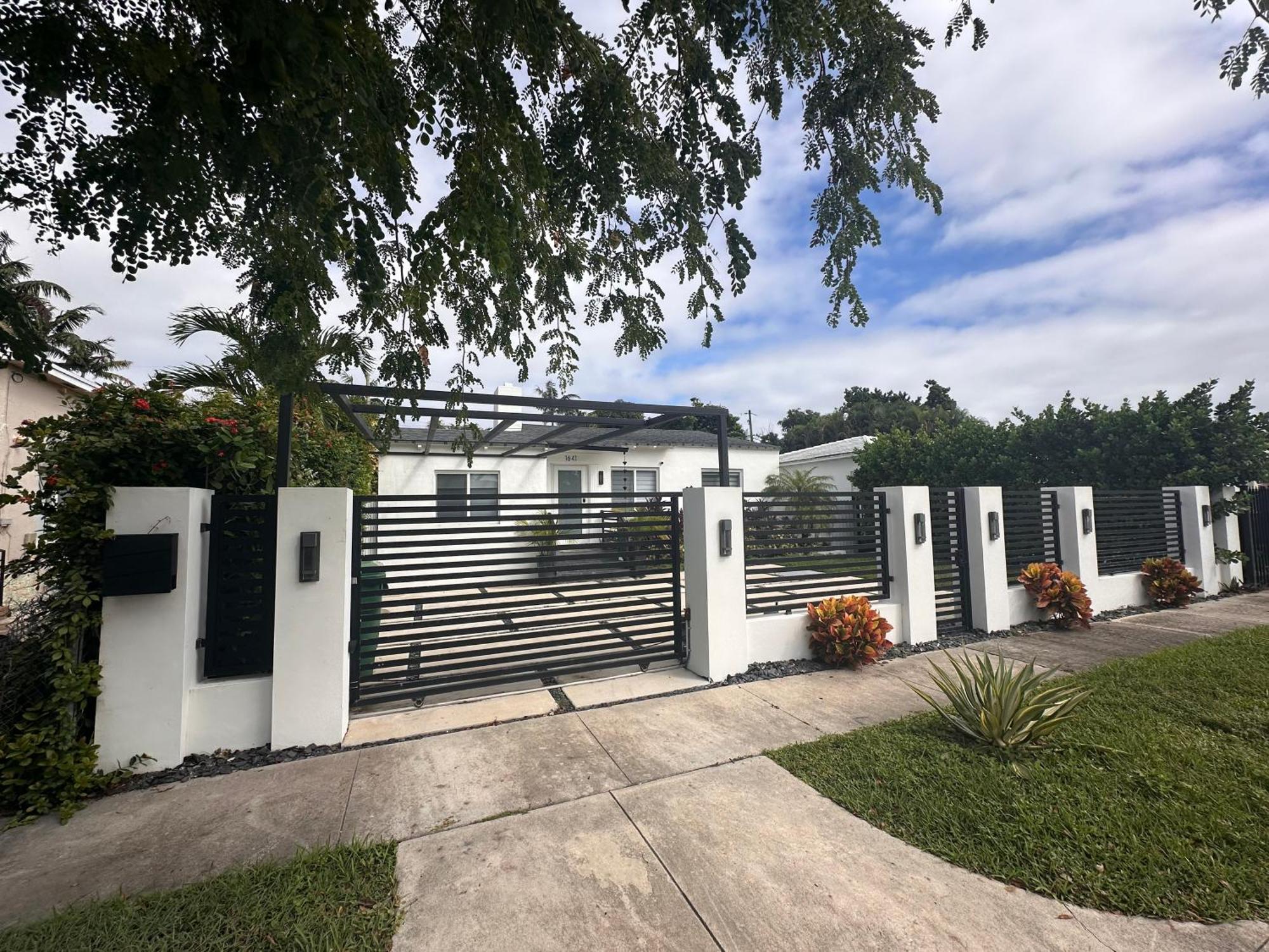 Casa Bella Gated With Pool & Bbq 1641