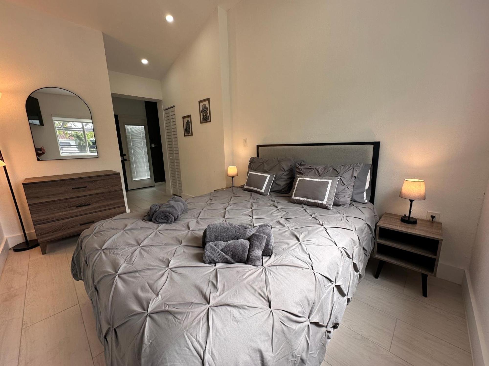 Casa Bella Gated With Pool & Bbq 1641